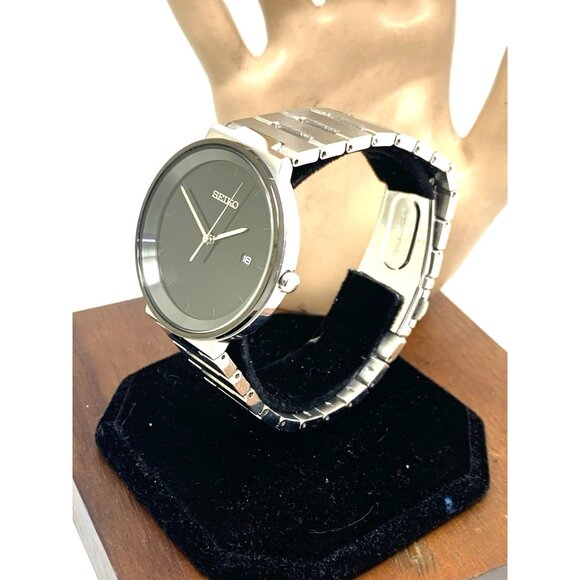 Seiko Men's Watch SUR485 Quartz Black Dial Date Silver Stainless Steel 40mm - Picture 2 of 14